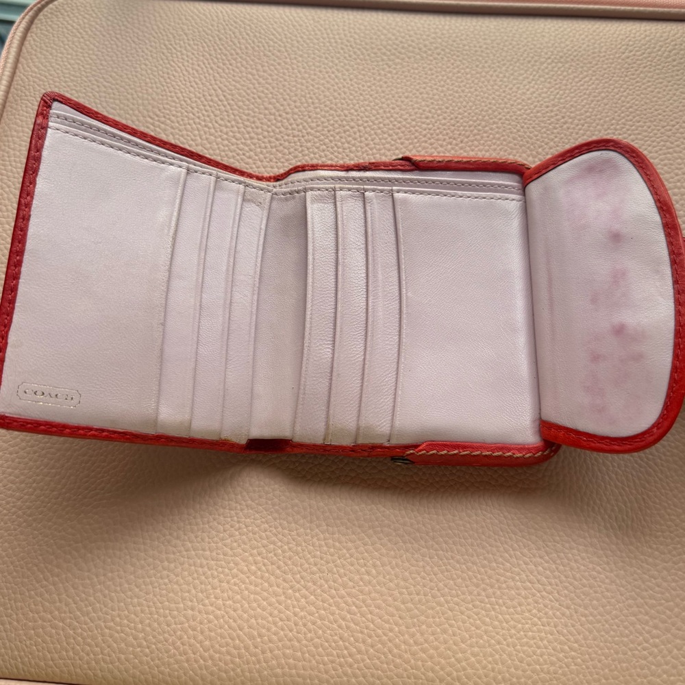 Coach Legacy kisslock turnlock wallet red - Picture 5 of 8